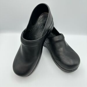 Dansko Black Women’s Clog Classic Leather Matte Sz 41  US 10.5 - 11 Preowned GUC